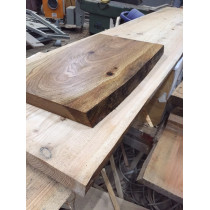 Küchenarbeitsplatte, Waschtischplatte, Tischplatte, Vollholz, einseitige Baumkante 200x65-70x4,5cm geölt